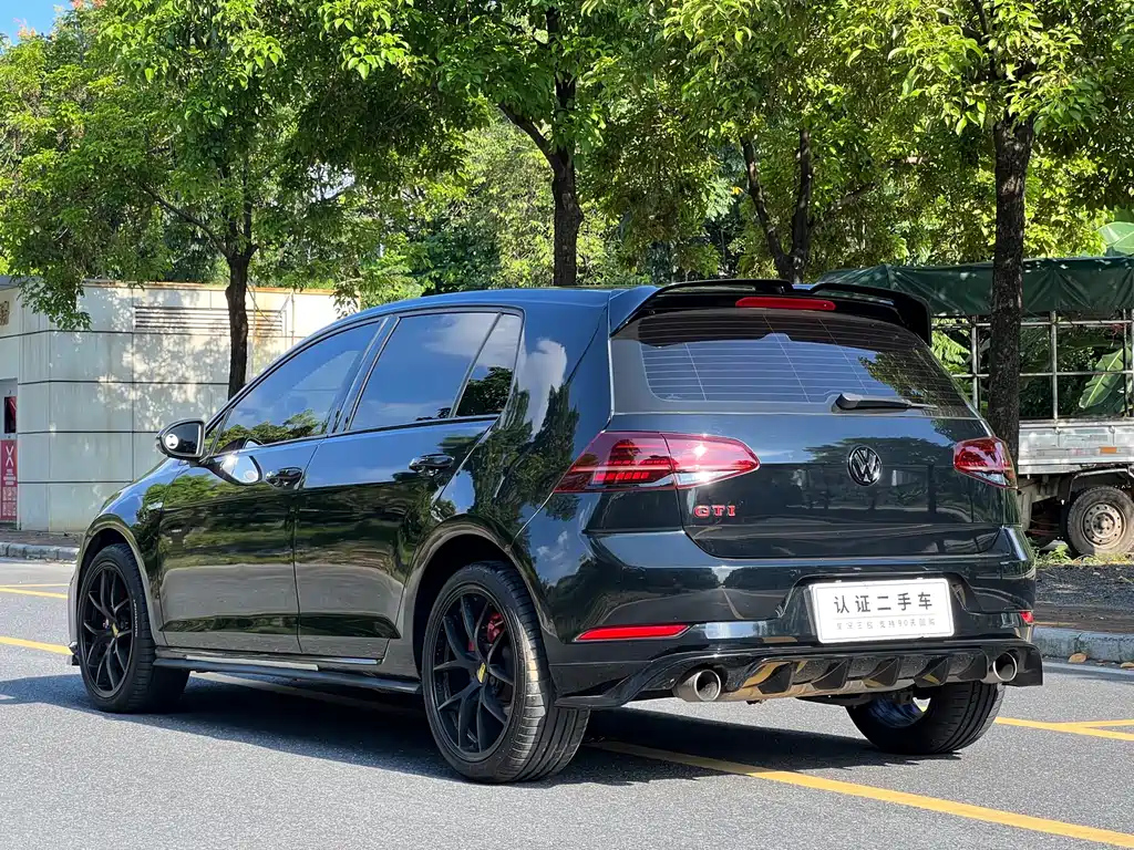 VOLKSWAGEN GOLF 2017