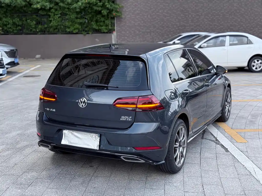 VOLKSWAGEN GOLF 2020