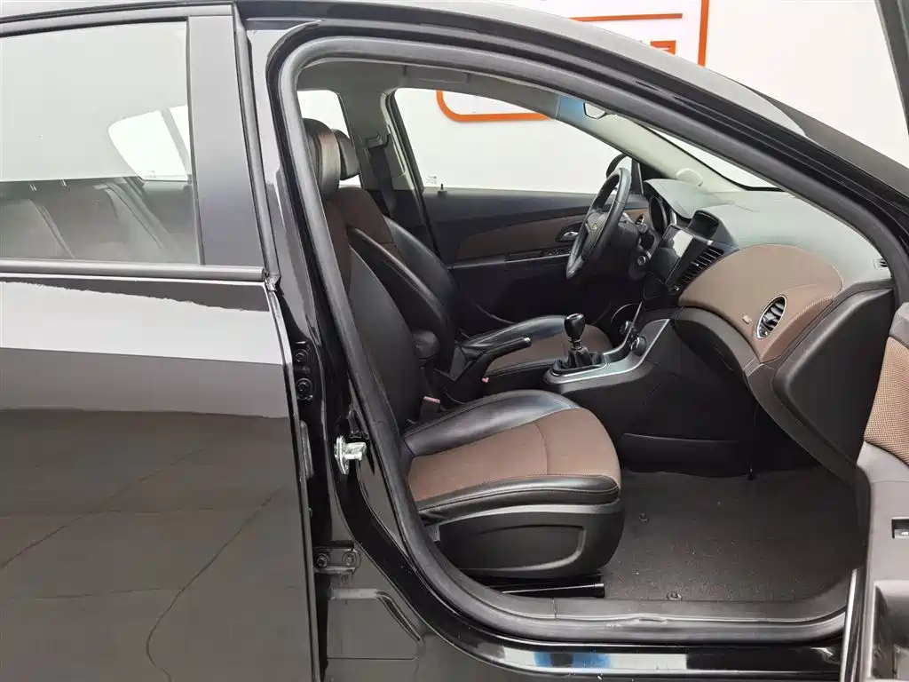 CHEVROLET CRUZE 2017