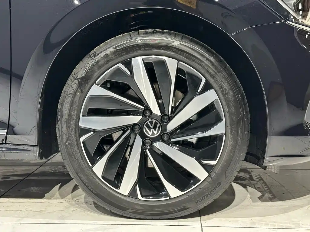 VOLKSWAGEN PASSAT 2025