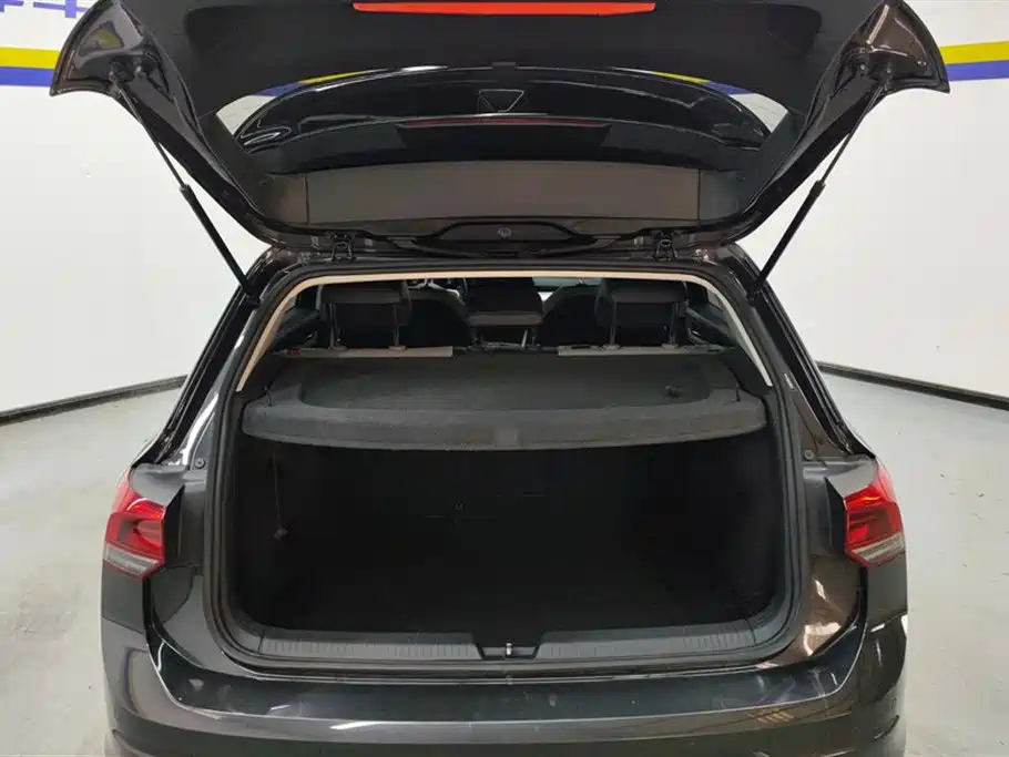 VOLKSWAGEN GOLF 2021
