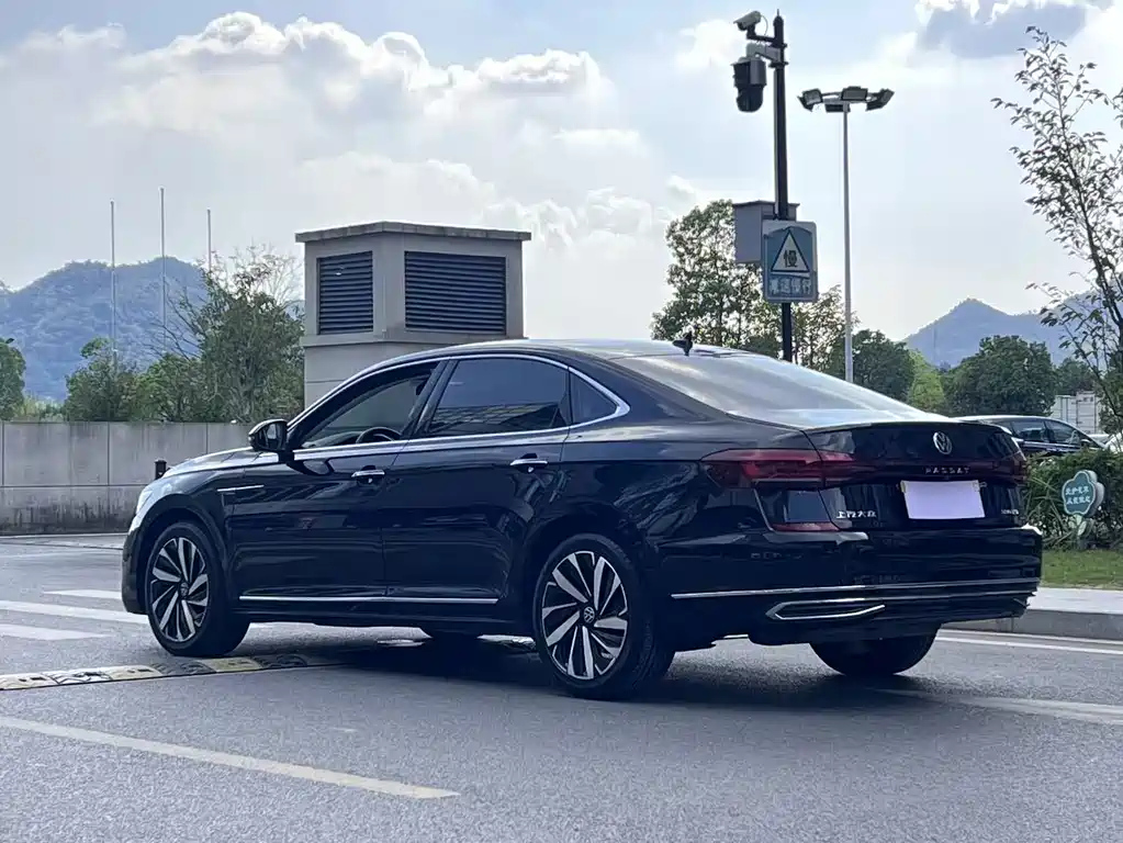 VOLKSWAGEN PASSAT 2022