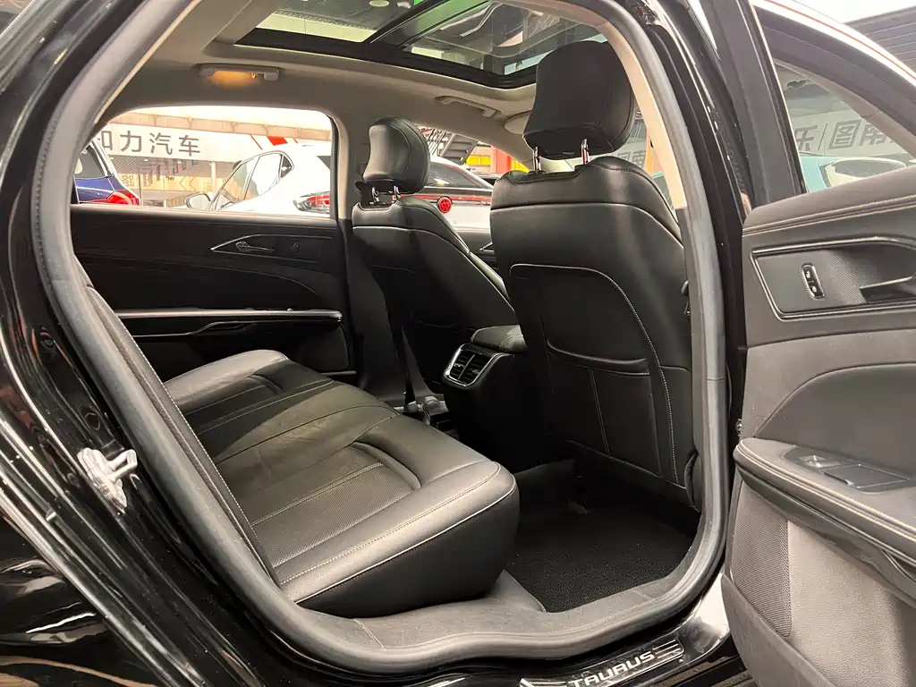 FORD TAURUS 2018