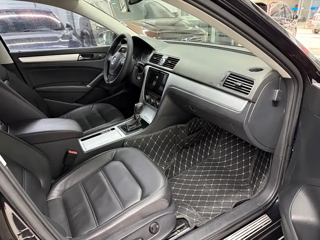 VOLKSWAGEN PASSAT 2015