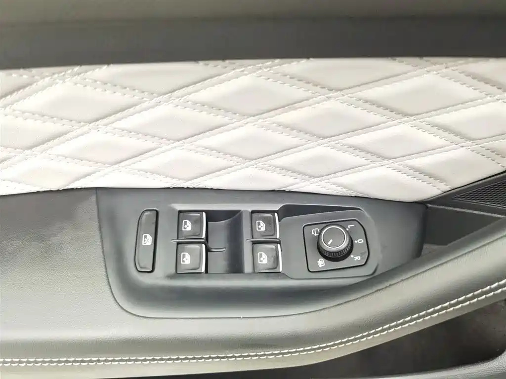 VOLKSWAGEN MAGOTAN 2023