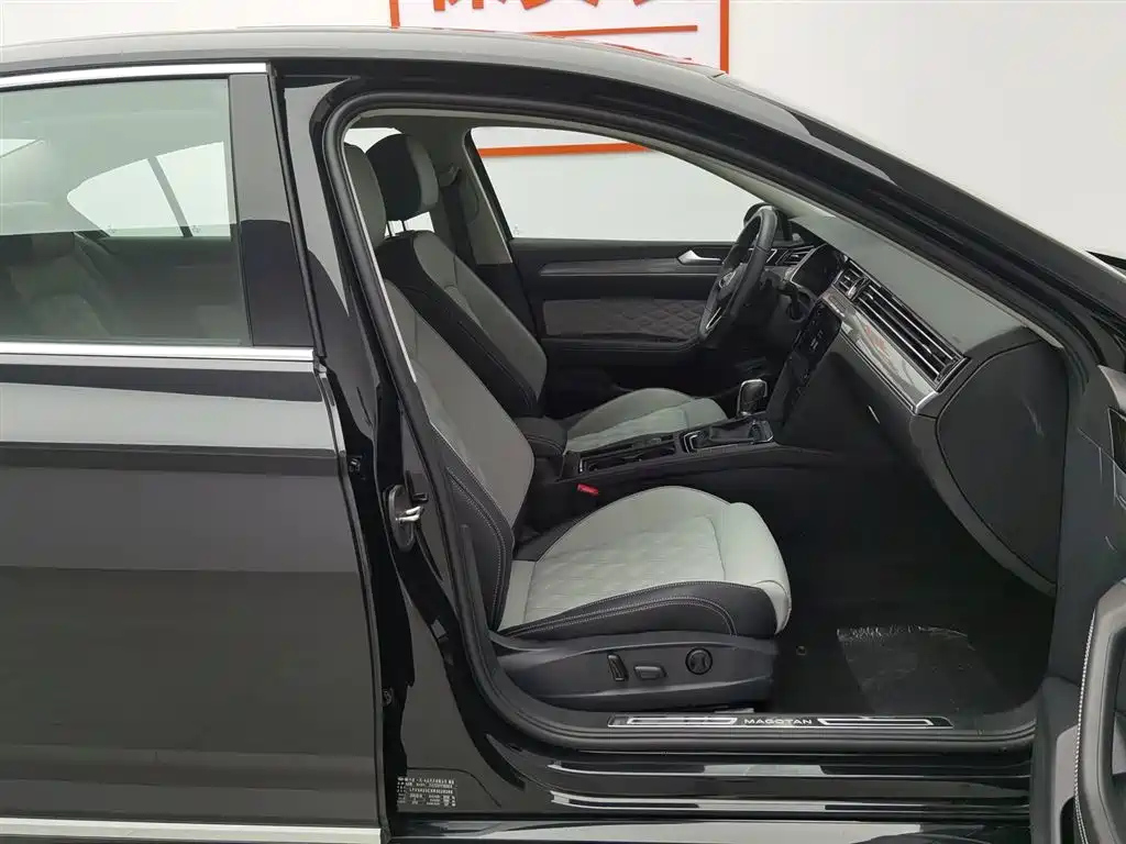 VOLKSWAGEN MAGOTAN 2023