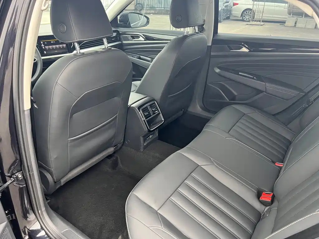 VOLKSWAGEN PASSAT 2022