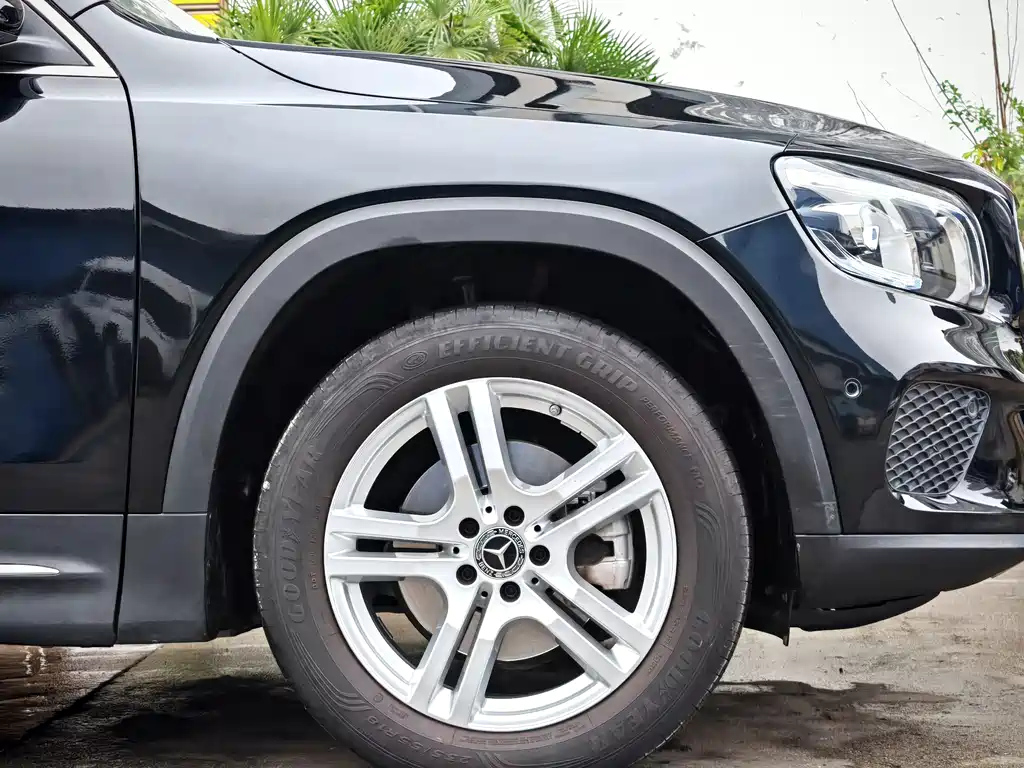 MERCEDES BENZ GLB 2023