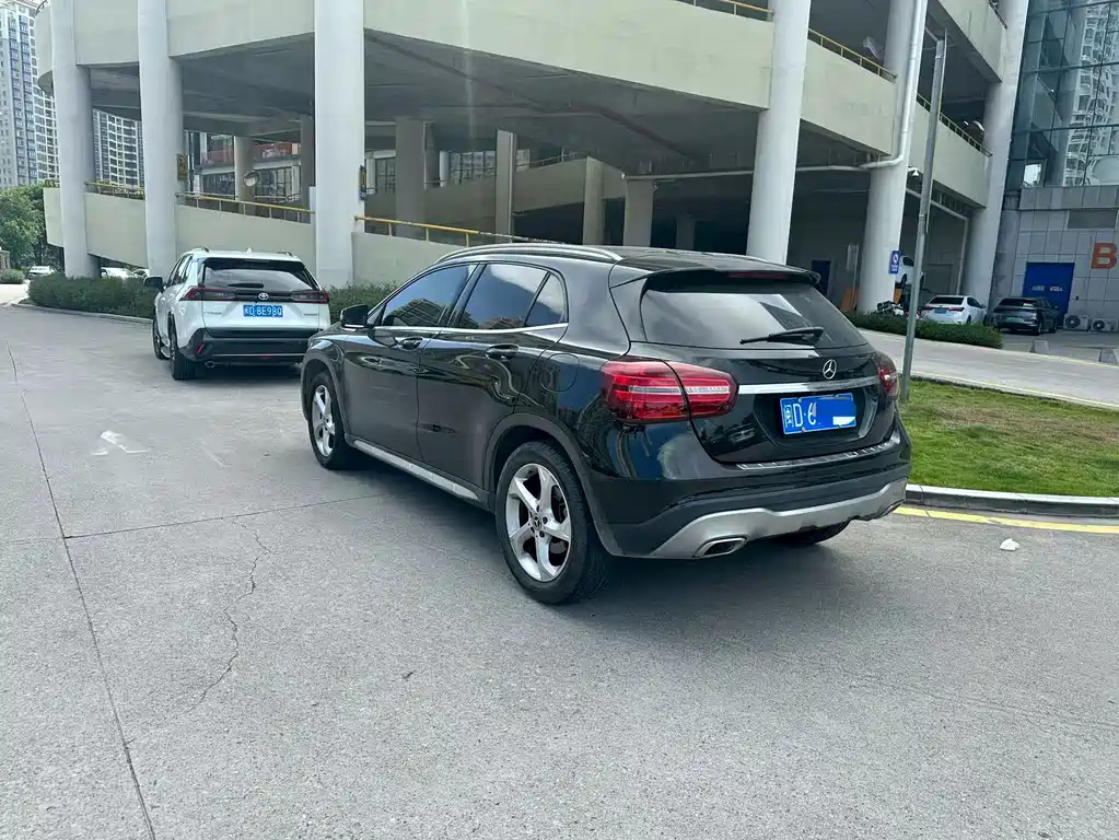 MERCEDES BENZ GLA 2018