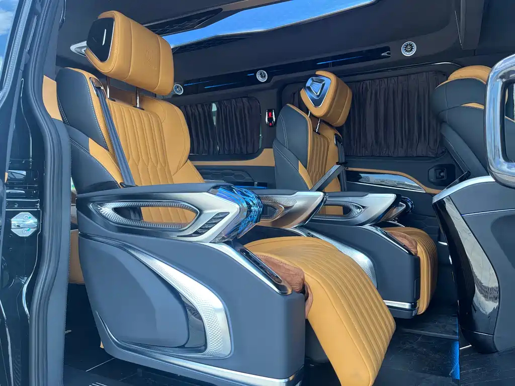 FORD TOUREO 2024