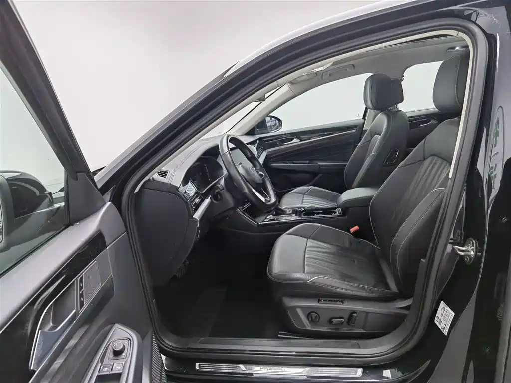 VOLKSWAGEN PASSAT 2022