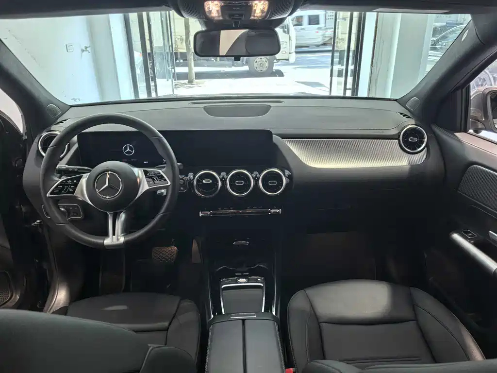 MERCEDES BENZ GLA 2025