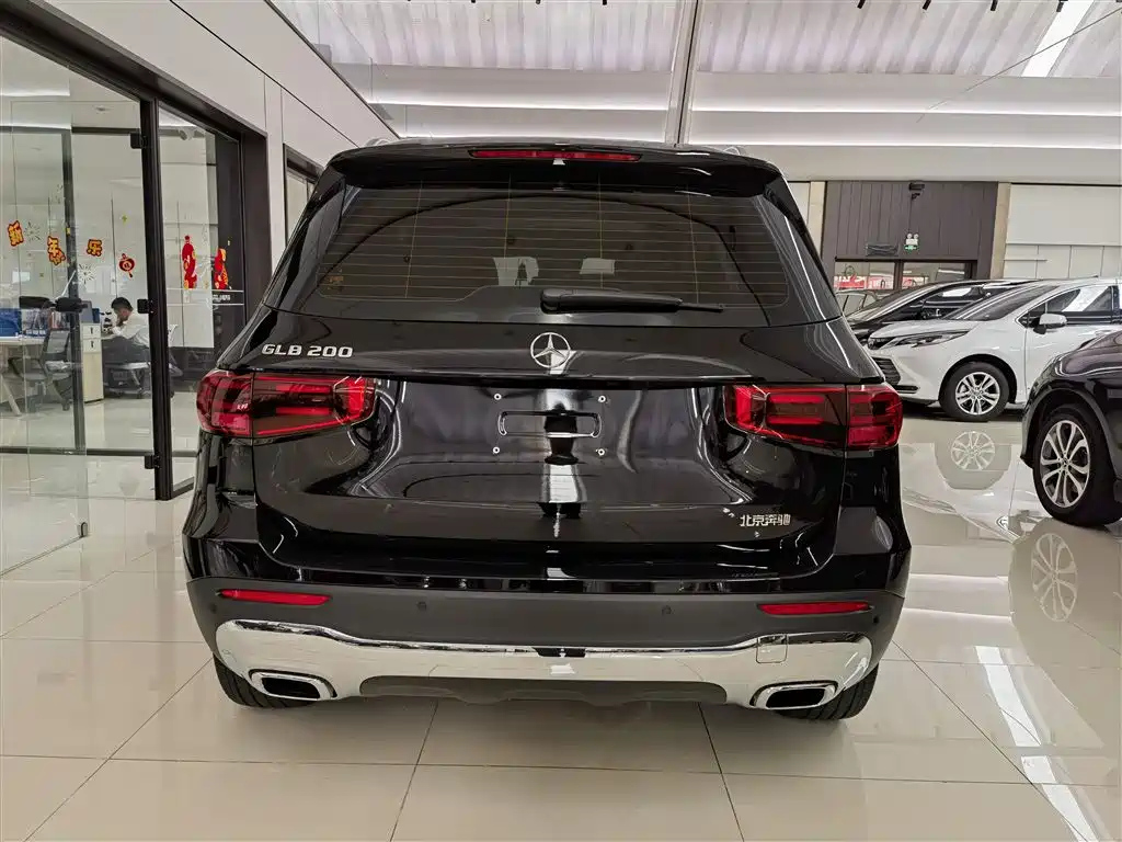 MERCEDES BENZ GLB 2025