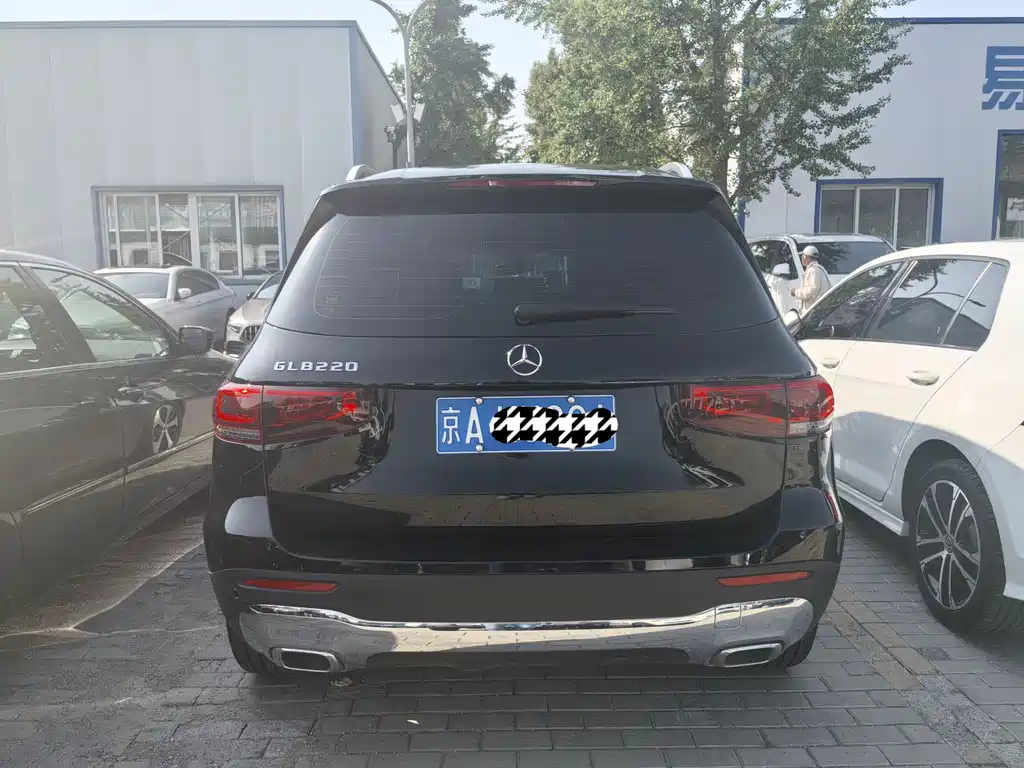MERCEDES BENZ GLB 2023