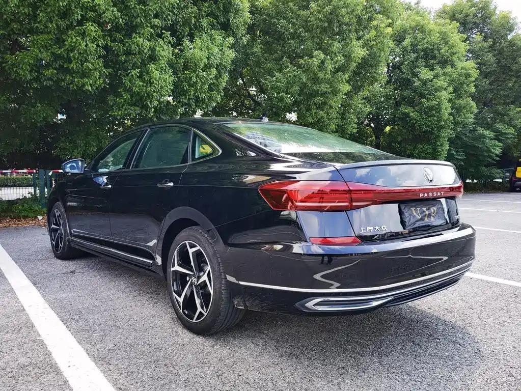 VOLKSWAGEN PASSAT 2023