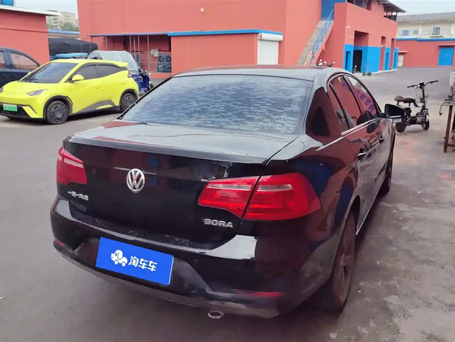 VOLKSWAGEN BORA 2013