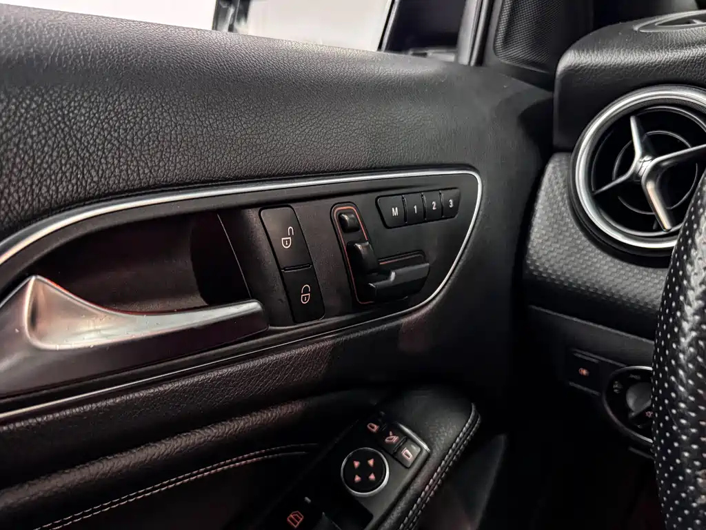 MERCEDES BENZ A-CLASS IMPORT 2015