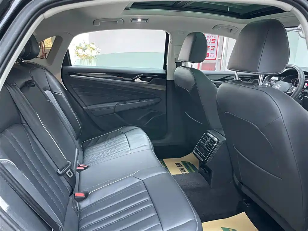 VOLKSWAGEN PASSAT 2023