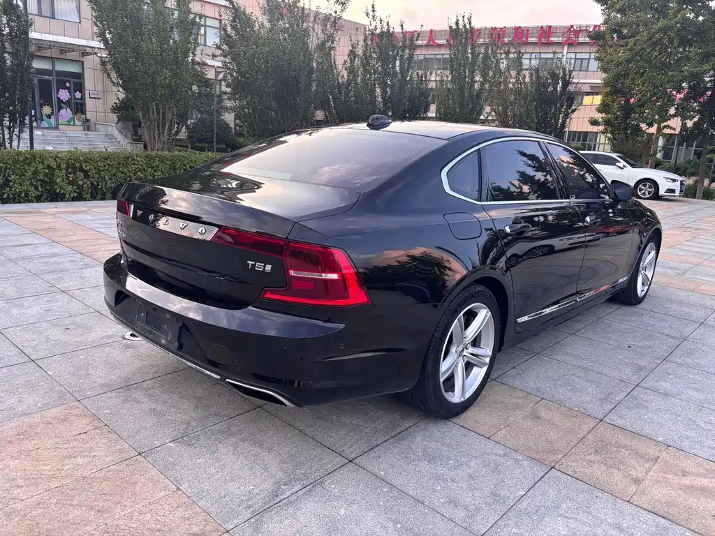 VOLVO S90 2019
