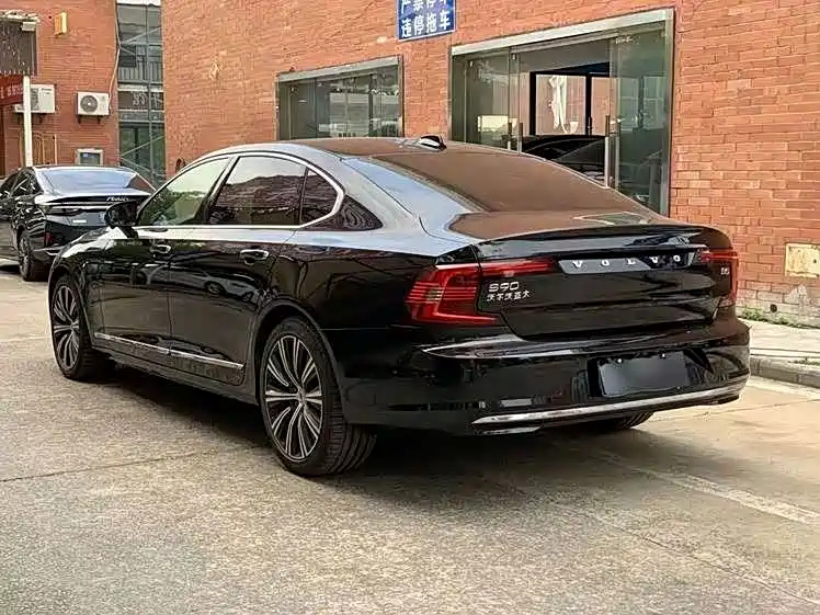 VOLVO S90 2022