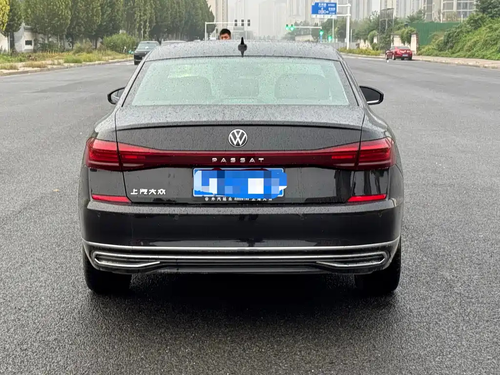 VOLKSWAGEN PASSAT 2024
