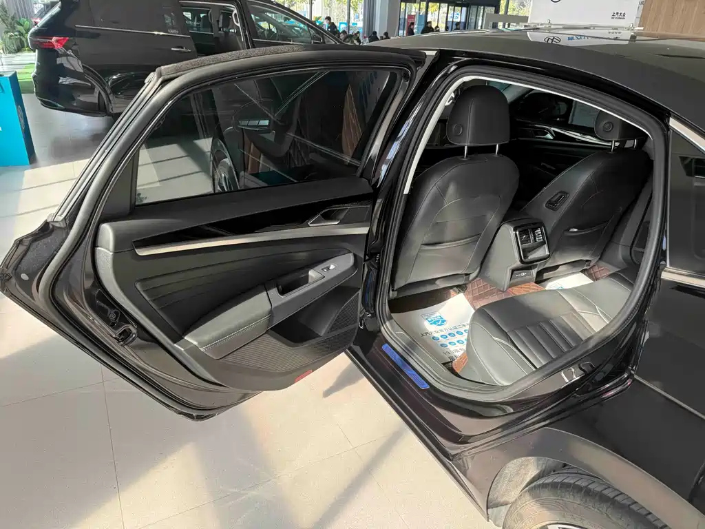 VOLKSWAGEN PASSAT 2022