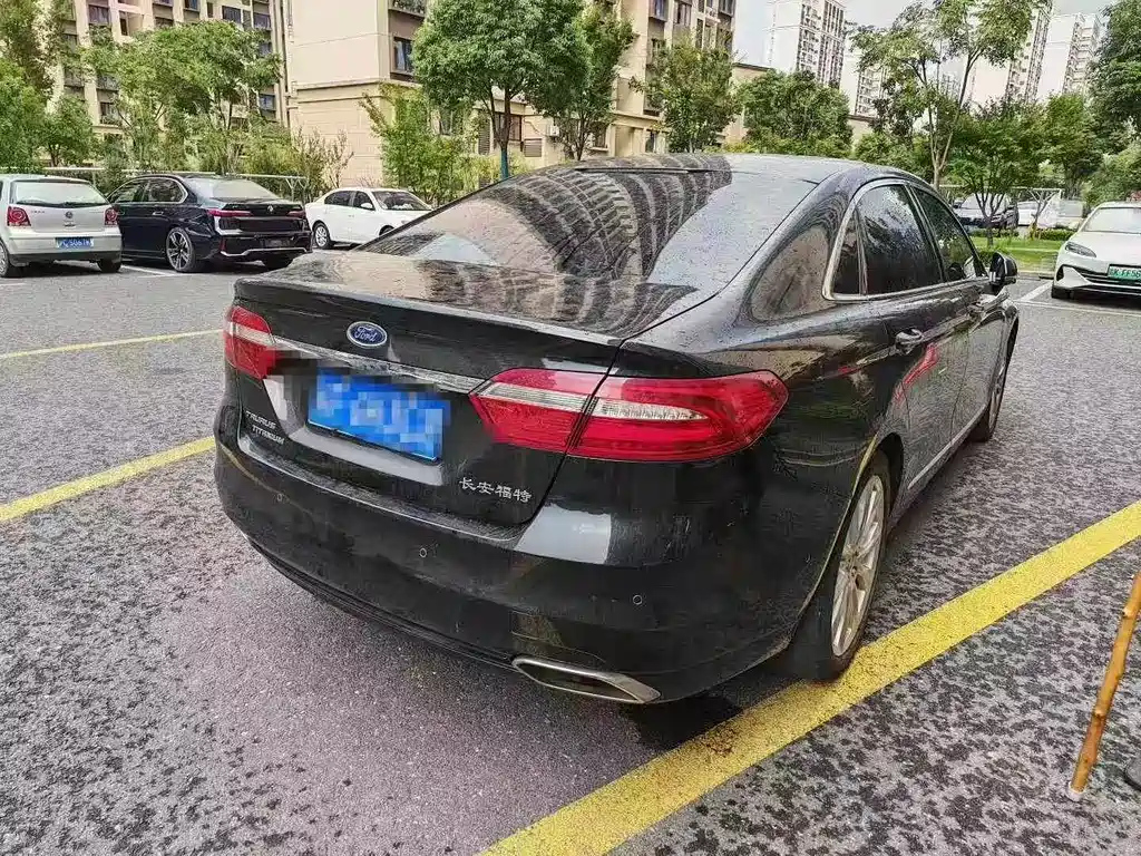 FORD TAURUS 2018