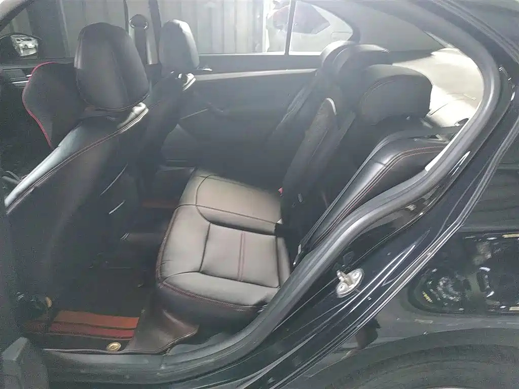 VOLKSWAGEN LAVIDA 2015
