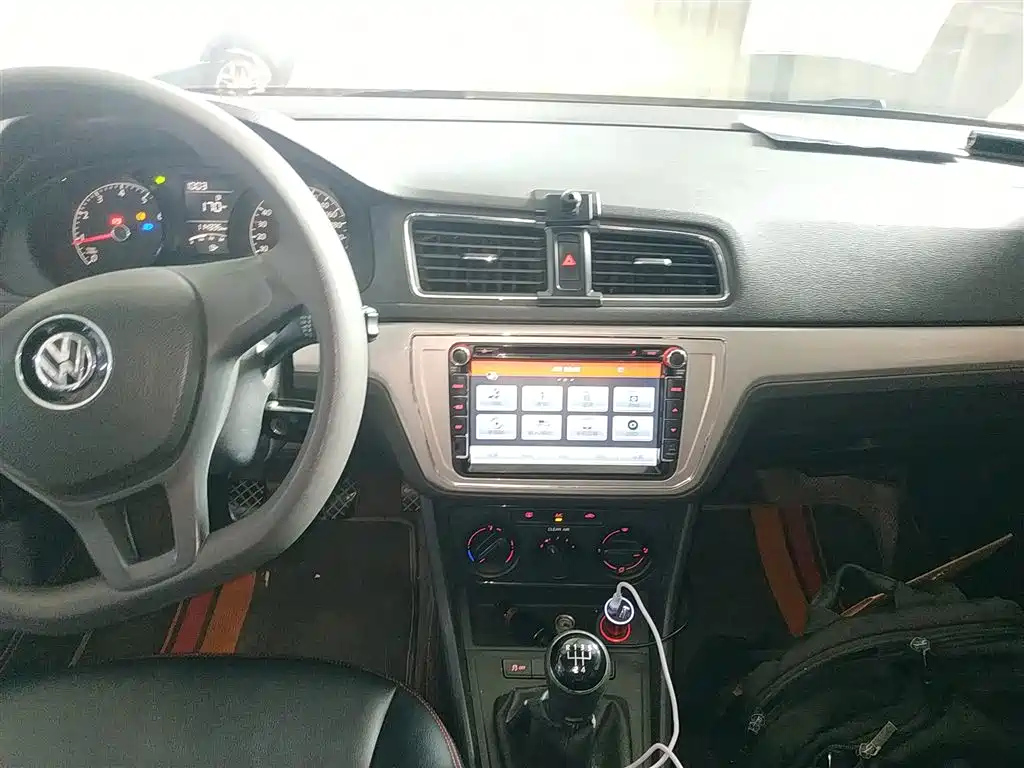 VOLKSWAGEN LAVIDA 2015