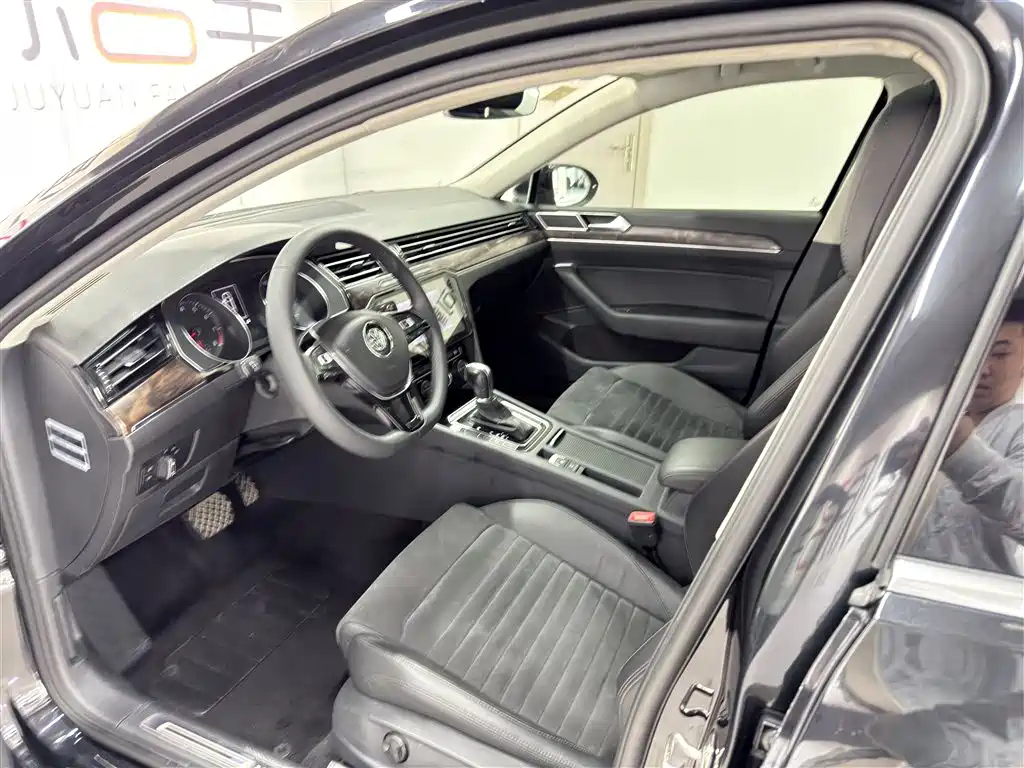 VOLKSWAGEN MAGOTAN 2017