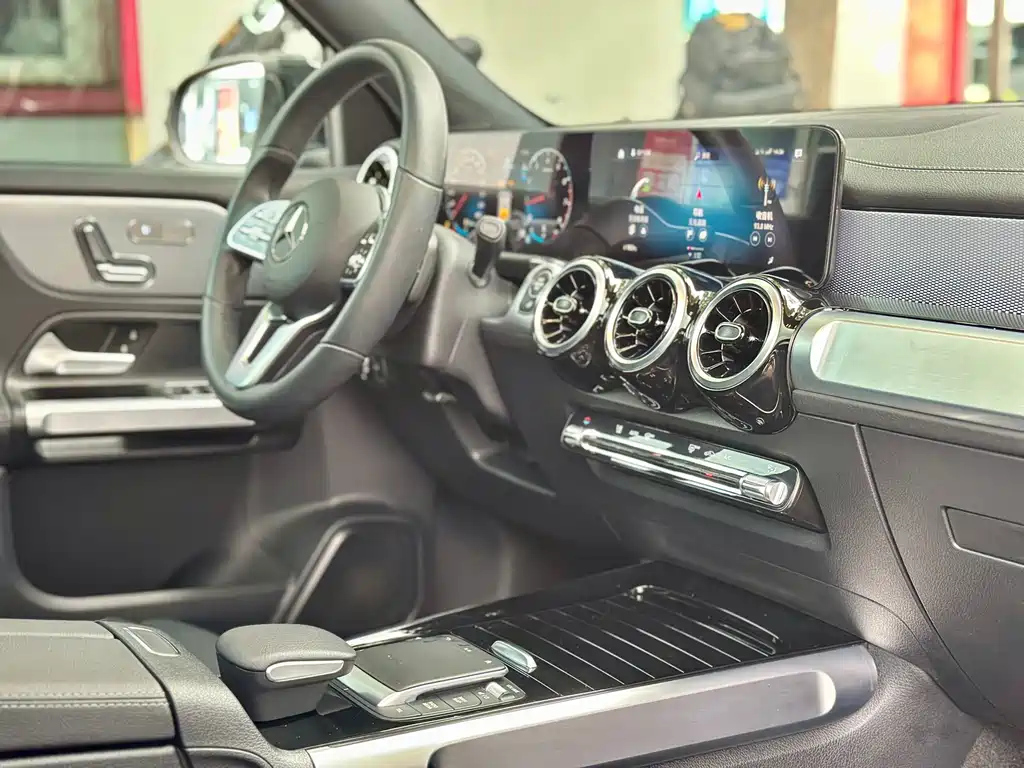 MERCEDES BENZ GLB 2023