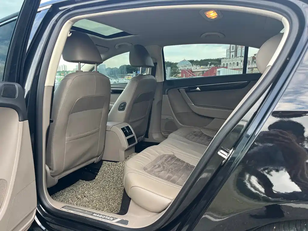 VOLKSWAGEN MAGOTAN 2015