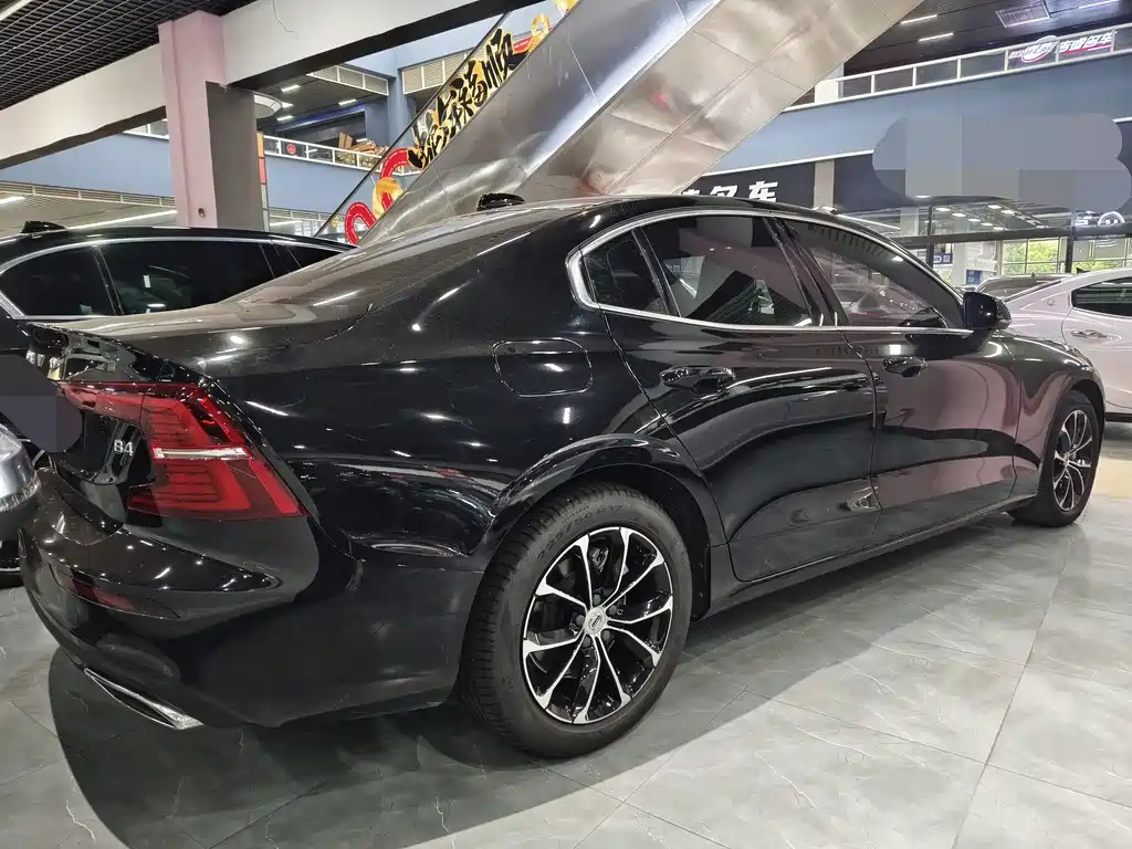 VOLVO S60 2022
