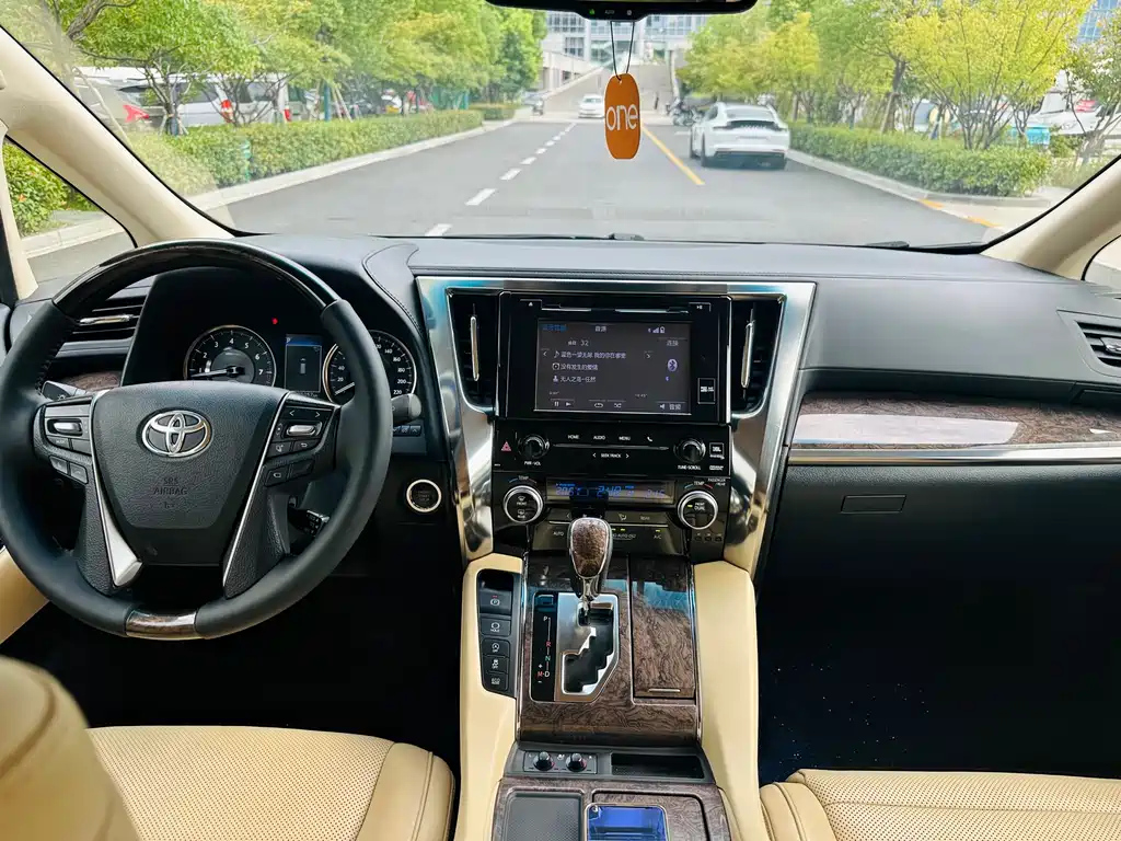 TOYOTA ALPHARD 2018