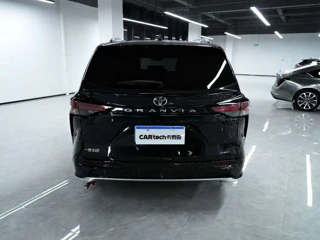 TOYOTA GRANVIA 2024