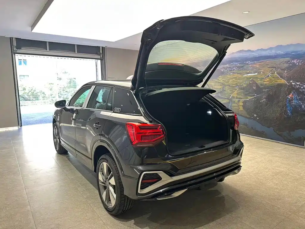 AUDI Q2L 2025