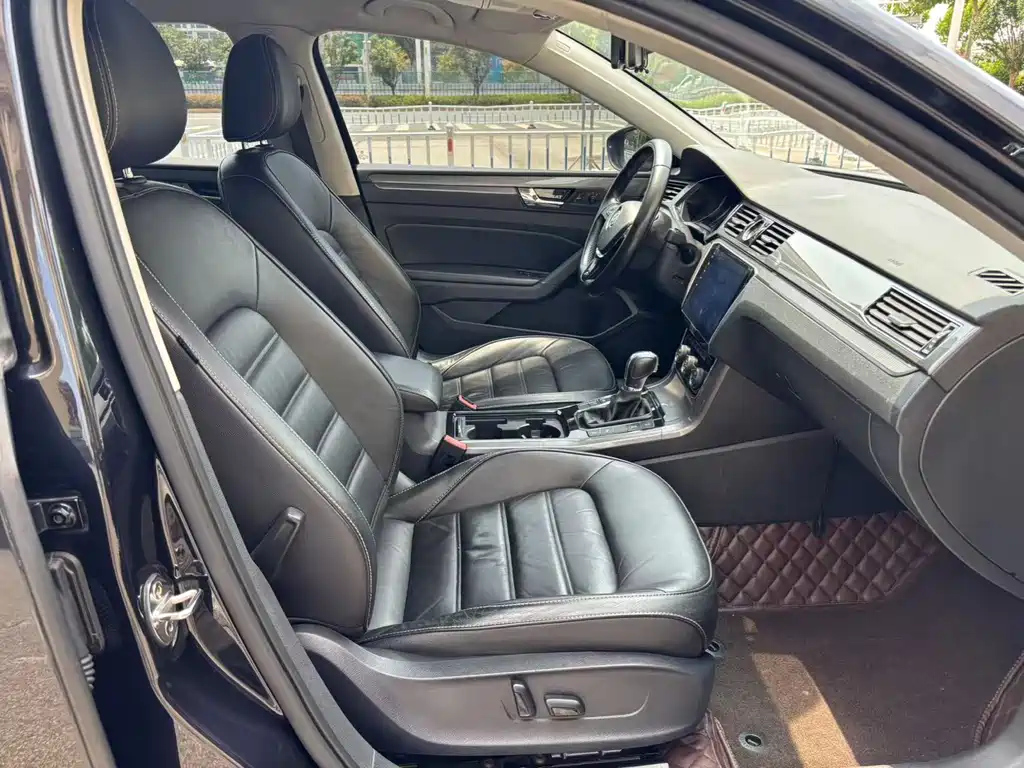 VOLKSWAGEN PASSAT 2017