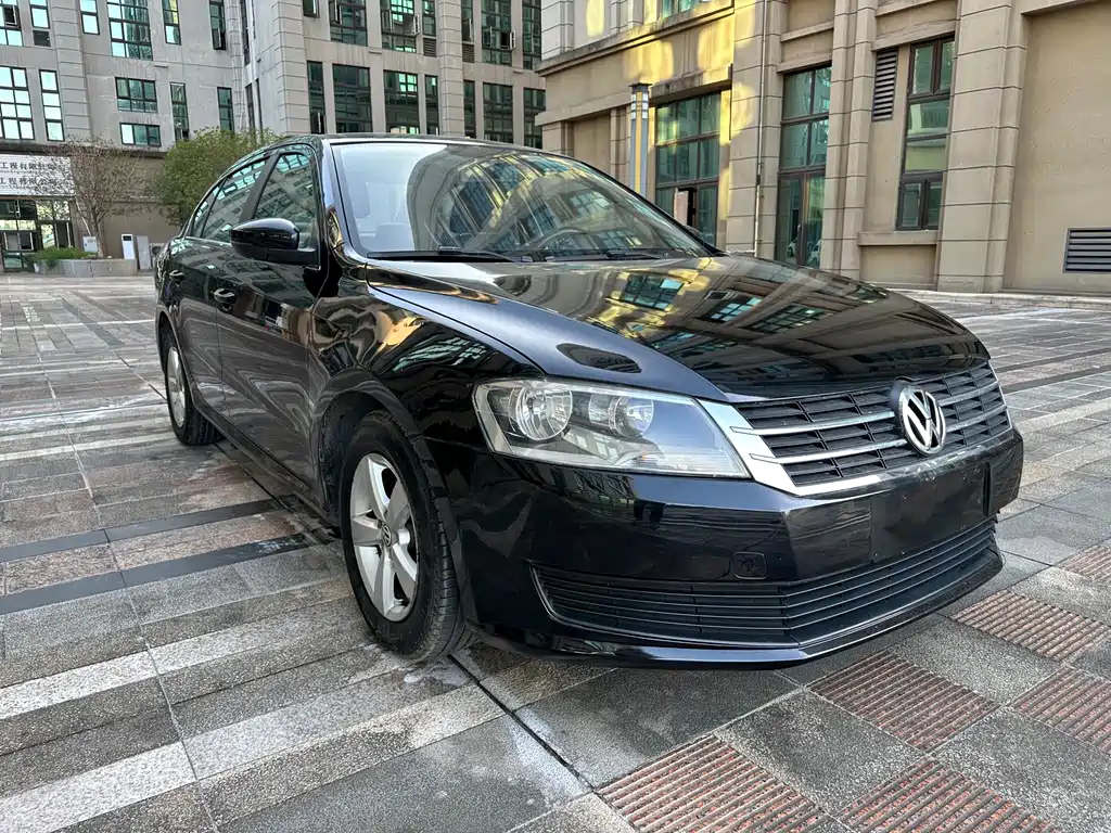 VOLKSWAGEN LAVIDA 2015
