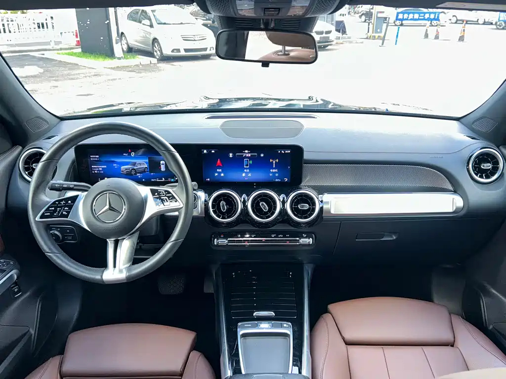 MERCEDES BENZ GLB 2024