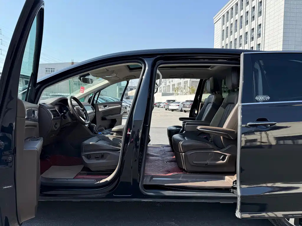 VOLKSWAGEN VILORAN 2020