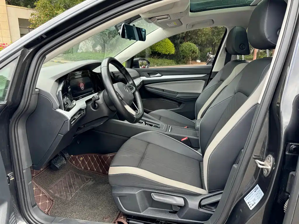 VOLKSWAGEN GOLF 2021