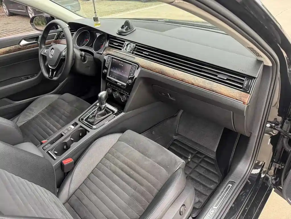 VOLKSWAGEN MAGOTAN 2016