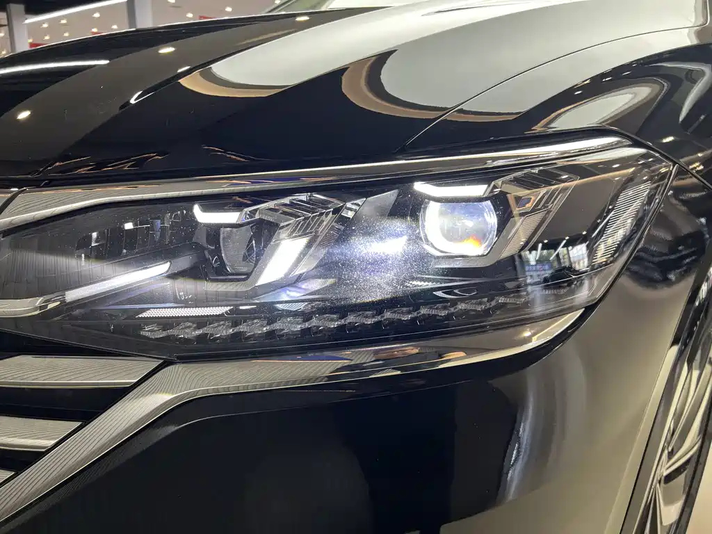 VOLKSWAGEN VILORAN 2023