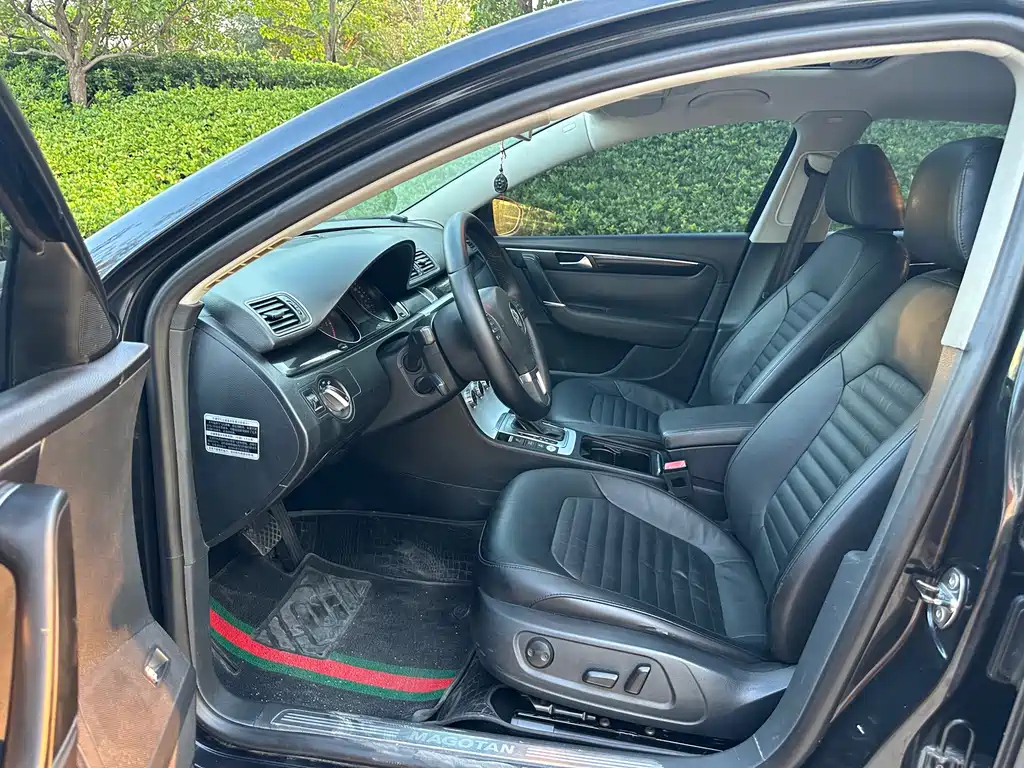 VOLKSWAGEN MAGOTAN 2012