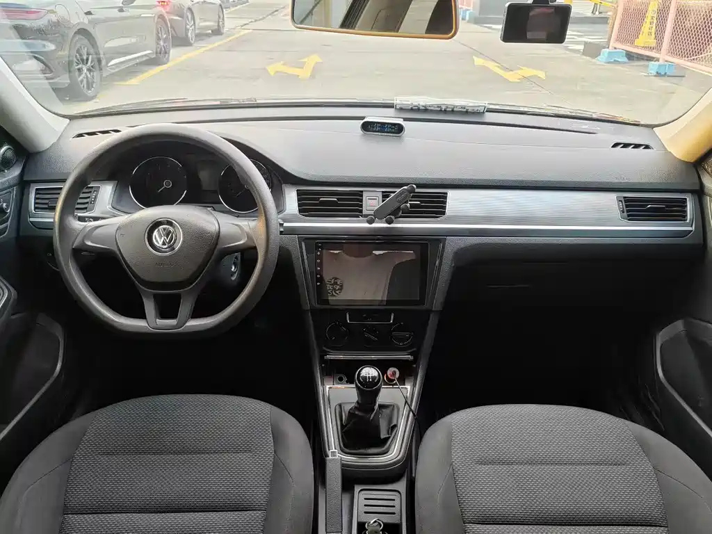 VOLKSWAGEN BORA 2016