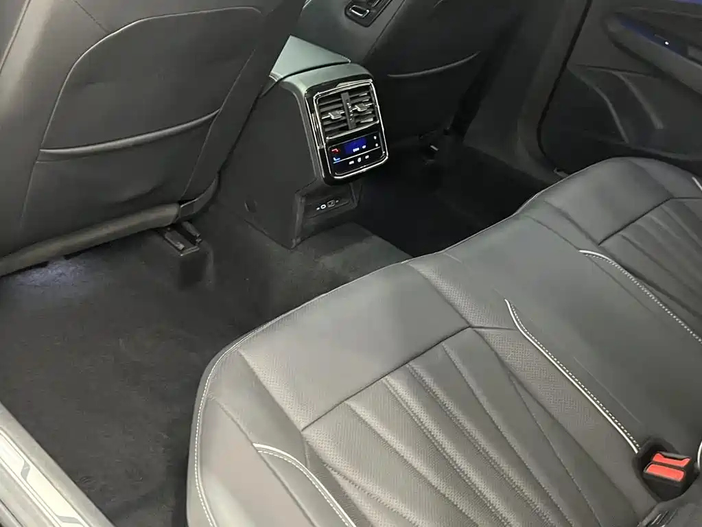 VOLKSWAGEN PASSAT 2024