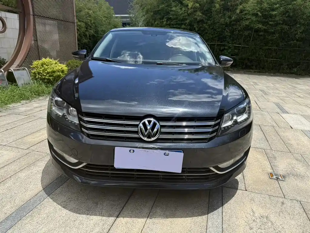 VOLKSWAGEN PASSAT 2013