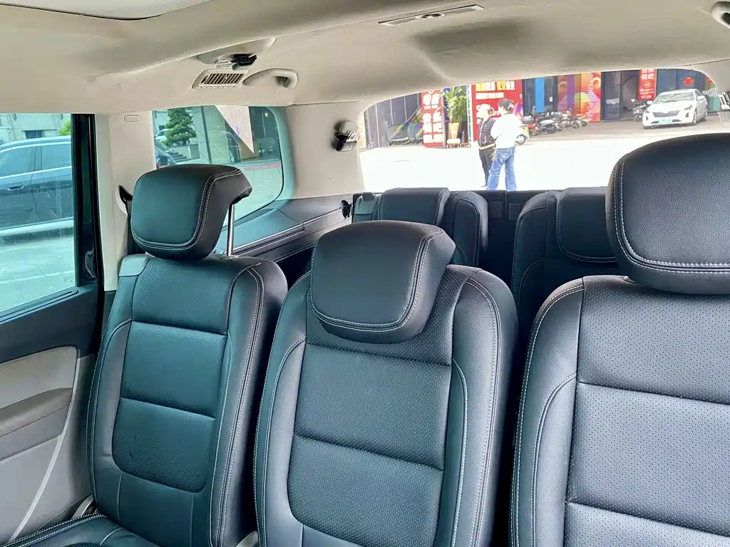 VOLKSWAGEN SHARAN 2012