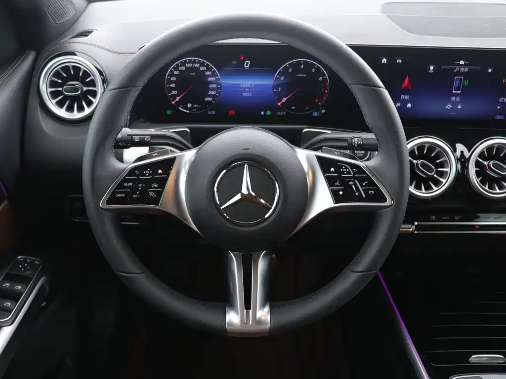 MERCEDES BENZ GLB 2024
