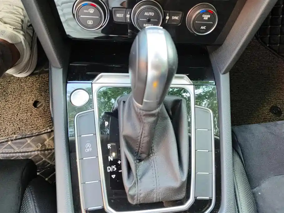 VOLKSWAGEN MAGOTAN 2018